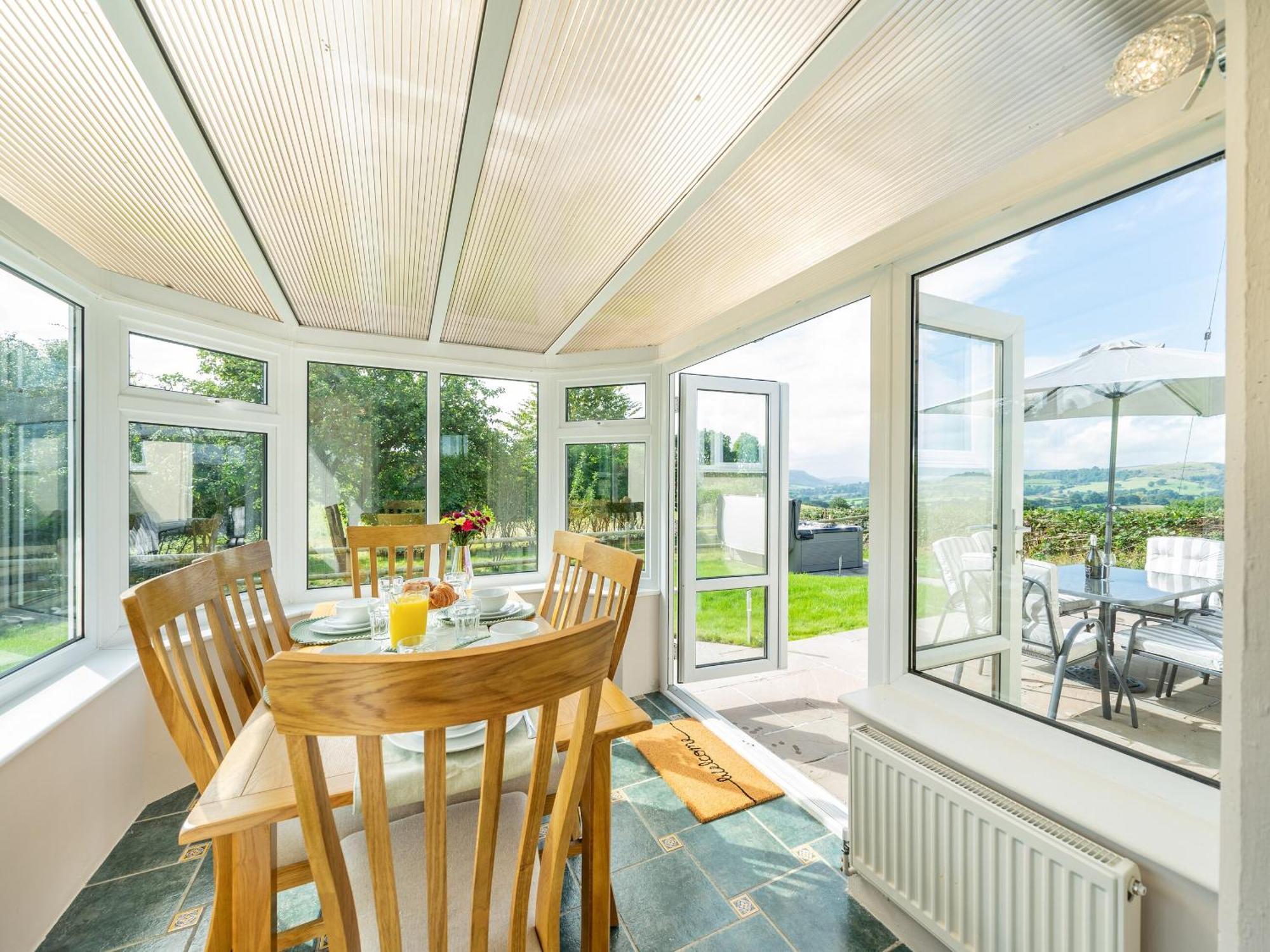 Meadowcroft Villa Bettws Disserth Buitenkant foto